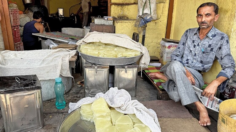 ताजमहल के चक्कर में आगरा से बाहर हो जाएंगी सारी पेठा फैक्ट्री! TTZ जोन से सबको हटाने का आदेश Agra Petha