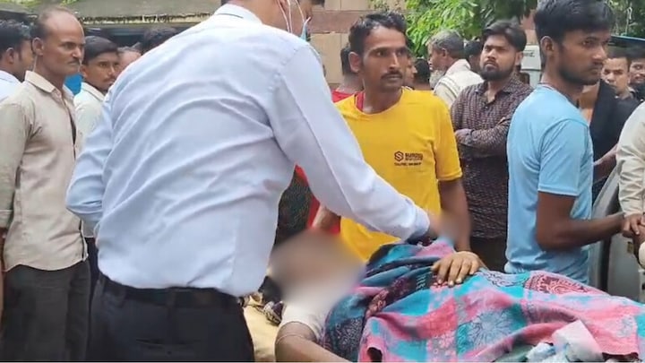 पत्नी पीतांबरी के शव को लेकर DM दुर्गाशक्ति नागपाल के दफ्तर पहुंच गया पति! फिर कलक्टर ने उठाया ये स्टेप Lakhimpur Kheri News