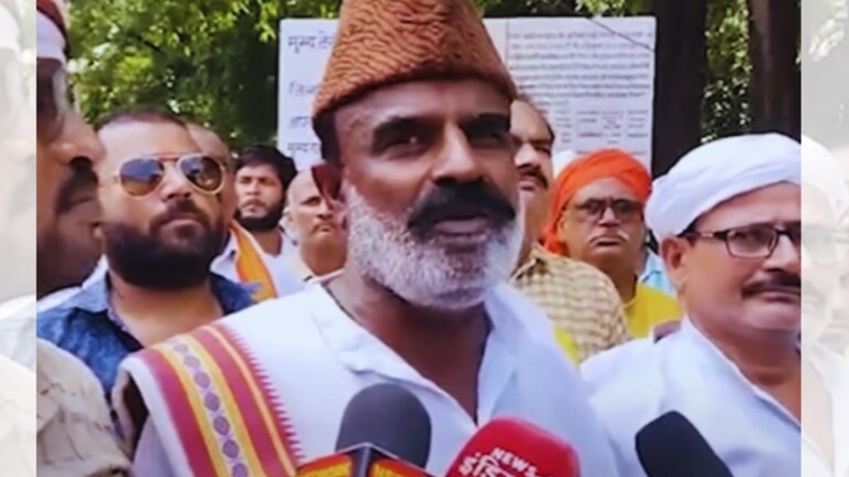 सिर्फ ठाकुर ही लिखें सिंह टाइटल, ओबीसी-दलित नहीं... बलिया में ये कैसा नया बवाल शुरू हो गया! UP Tak
