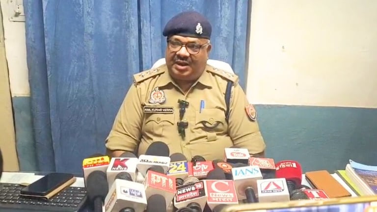 बरेली जंक्शन के GRP थाने में पुलिसवालों के बीच हाथापाई में हो गई फायरिंग, इंस्पेक्टर परवेज को ही लग गई गोली UPTak