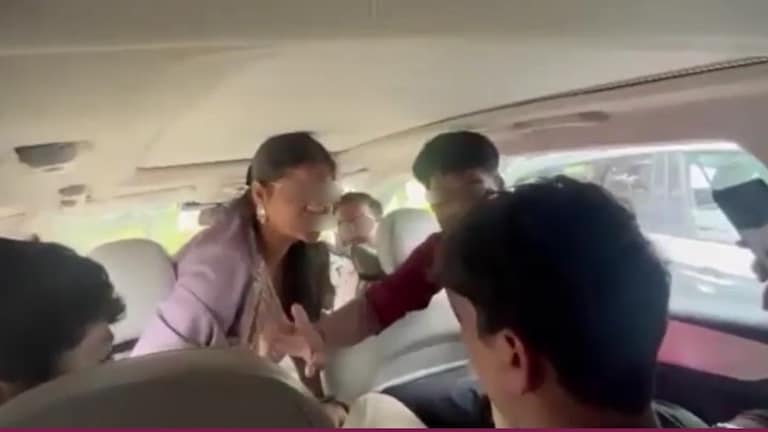 लड़की ने कार में मारे 26 थप्पड़... लखनऊ की यूनिवर्सिटी में लड़के के साथ ज्यादती का वीडियो वायरल Lucknow university video