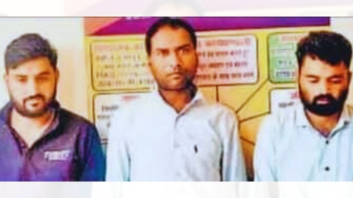 आगरा में यमुना एक्सप्रेस-वे पर गजब कांड, चलती बस से ड्राइवर का ही अपहरण कर भागने लगे 3 युवक फिर ये हुआ Agra News