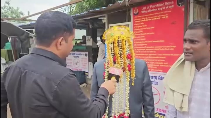 सुलगते नेपाल को पार कर यूपी में दुल्हन लेने आ गए शाहनवाज, बोले- पैदल चलकर बॉर्डर पार किया Maharajganj News