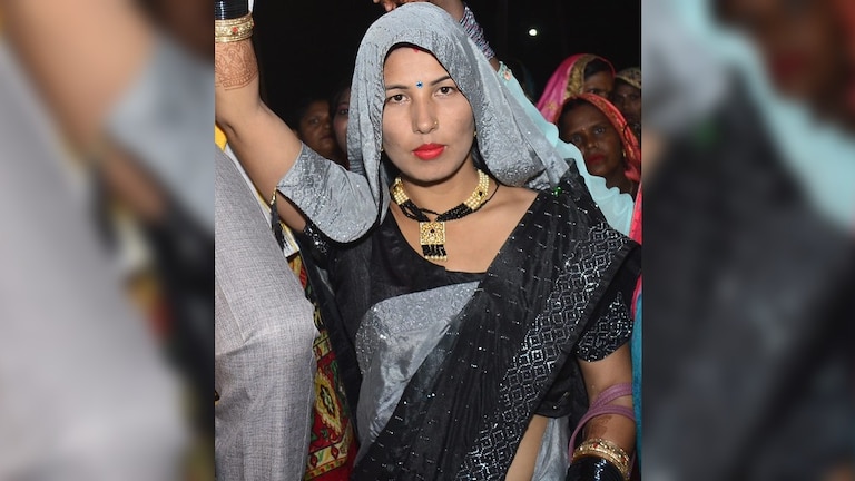 बागपत में अपनी तीन बेटियों के साथ तेजकुमारी ने क्यों दे दी जान, पति को लेकर पता चली पीछे की ये कहानी Baghpat News