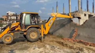 मेरठ की 'अब्दुल्ला रेजिडेंसी' पर लगा था हिंदुओं की नो एंट्री का आरोप... अब यहां चला बुलडोजर, ये बात भी पता चली UP Tak