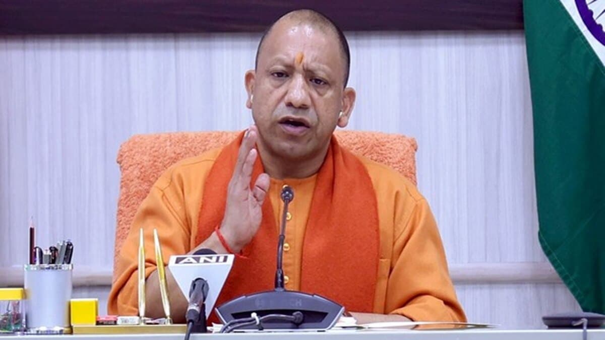 जब सीएम योगी ने DGP से पूछा था- ये किसकी कोठी? जवाब मिला मुख्तार की फिर जानिए इसे गिराने और गरीबों का घर बनाने तक की पूरी कहानी UP CM Yogi Adityanath