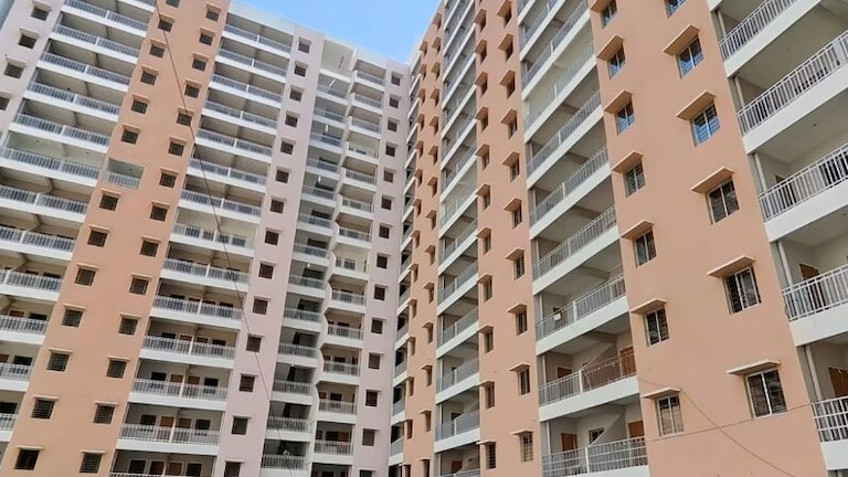 कीमत 40.97 लाख, साइज 99.84 वर्गमीटर, कुल फ्लैट 29... मेरठ में देर होने से पहले खरीदें ये सरकारी मकान, फुल डिटेल यहां A non-refundable processing fee of Rs 2,500 (including GST) must be paid for each property you bid on, through SBI’s secure gateway via net banking or NEFT/RTGS.