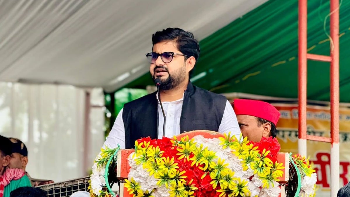 पुलिस पिटाई से मरने वाले BJP कार्यकर्ता सियाराम उपाध्याय के घर पहुंचे सपा विधायक मन्नू अंसारी फिर कही ये सब बात SP MLA Mannu Ansari