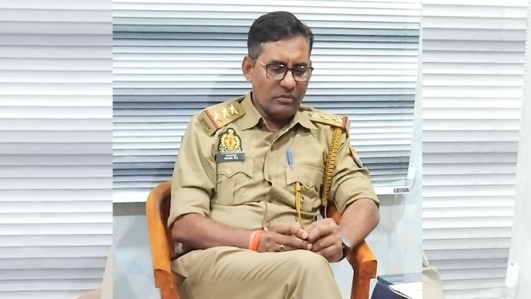 पूछताछ के नाम पर थाने बुला कानपुर में इंस्पेक्टर सभाजीत मिश्रा को किया अरेस्ट! 300 करोड़ की जमीन वाली इनकी कहानी खतरनाक UP Tak