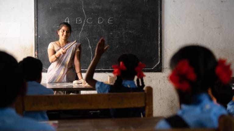 DSSSB Vacancy: दिल्ली अधीनस्थ सेवा चयन बोर्ड में असिस्टेंट प्राइमरी टीचर के 1180 पदों पर होने जा रही भर्ती, 112400 रुपए तक मिल सकती है सैलरी, जानें पूरी डिटेल्स UPTak