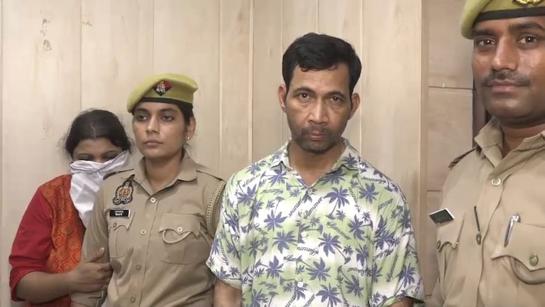 महिला से 60 लाख लूटने वाले विष्णु गुप्ता को पकड़ने गई पुलिस तो उसने छोड़ दिए पालतू कुत्ते, आगे जो हुआ उसे जान हिल जाएंगे Kanpur Crime News