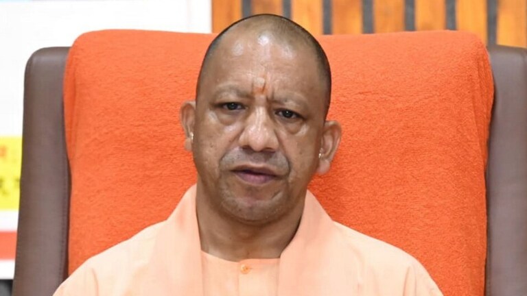 गोरखपुर में NEET की तैयारी कर रहे छात्र दीपक गुप्ता की निर्मम हत्या के बाद सामने आया CM योगी का पहला रिएक्शन CM Yogi review meeting