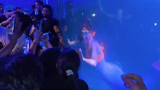 विदेशी महिला कलाकार जलपरी की ड्रेस पहनकर उतरती हैं पानी में... सहारनपुर के गुघाल मेले में इस शो को देखने के लिए लग रही भीड़ Saharanpur News