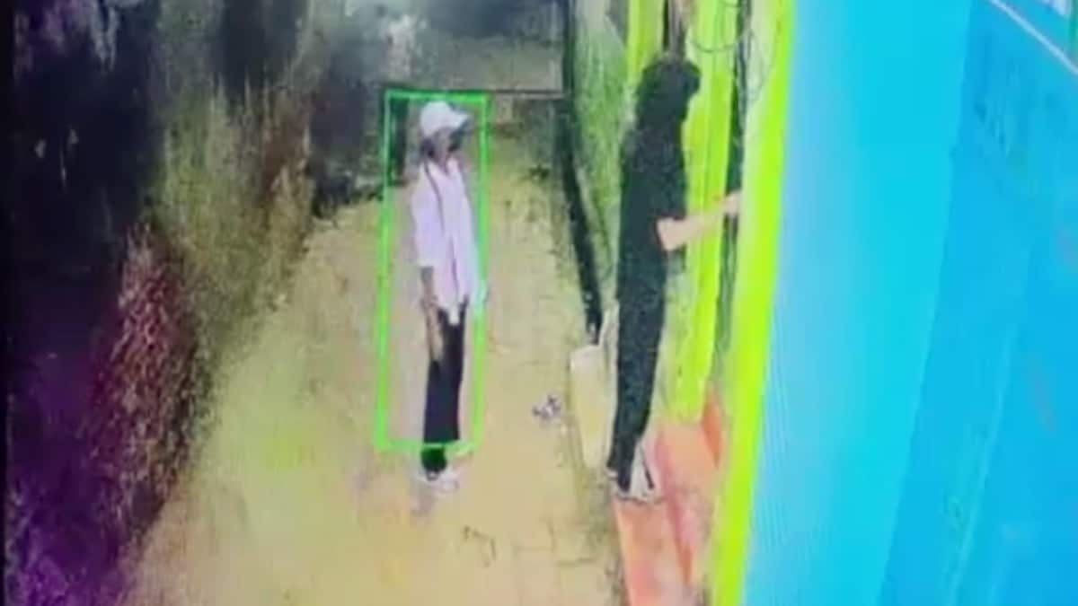 बिजनौर की सबिया खान ने रात 2 बजे मुरादाबाद में ससुराल के गेट पर बरसा दी गोलियां, दबंग बहू ने ऐसा क्यों किया? Moradabad, Moradabad news, Moradabad crime, Moradabad viral news, up news, up viral news, मुरादाबाद, मुरादाबाद न्यूज, मुरादाबाद क्राइम, मुरादाबाद जुर्म, यूपी न्यूज, यूपी वायरल न्यूज