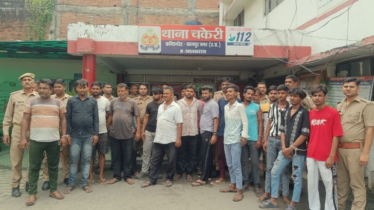 20 दिनों से कानपुर ग्रामीण क्षेत्र में चैन की नींद नहीं सो पा रहे थे लोग, अब पुलिस ने 54 लोगों को उठाया तो ये पता चला Kanpur, Kanpur News, Kanpur viral news, Kanpur police, up news, कानपुर, कानपुर न्यूज, कानपुर पुलिस, ड्रोन, चोर, चोर अफवाह, ड्रोन की अफवाह, रात में ड्रोन की सच्चाई, यूपी न्यूज