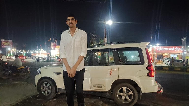 मुजफ्फरनगर के 8.2 फीट लंबे करण सिंह की कहानी, पैदा हुए तो 8.87 किलो के थे, दुनिया में सिर्फ एक शख्स इनसे लंबा Karan Singh