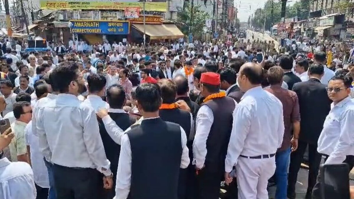 मेरठ में हाईकोर्ट बेंच की मांग को लेकर सड़क पर उतरे सैकड़ों वकील, बताया क्यों है इसकी यहां जरूरत? Meerut News