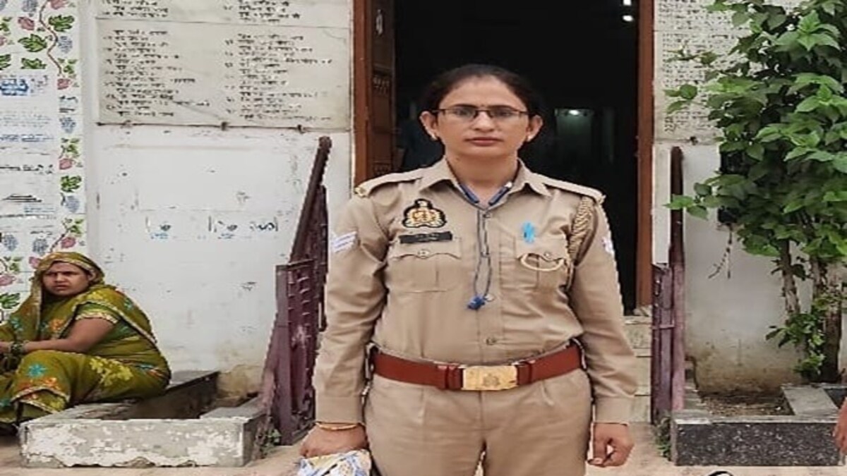 गाजियाबाद में स्कूटी सवार महिला कॉन्स्टेबल अनुराधा को ट्रक ने मारी टक्कर, हुई मौत... हादसे के वक्त क्या हुआ था? महिला कॉन्स्टेबल