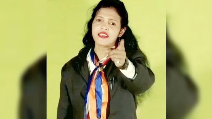 बिरहा गायिका सरोज सरगम ने अपने गानों में मां दुर्गा को लेकर कर दी ये कैसी गंदी-गंदी टिप्पणी? यूट्यूब थंबनेल भी शर्मनाक Mirzapur, Mirzapur news, Mirzapur crime, Mirzapur viral video, Mirzapur saroj sargam, saroj sargam, saroj sargam song, up news, मिर्जापुर, सरोज सरगम, यूपी न्यूज