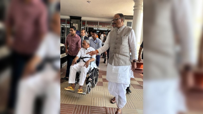 कैबिनेट मंत्री ओम प्रकाश राजभर की तबीयत बिगड़ी, बृजेश पाठक खुद लेकर पहुंचे अस्पताल, अब कैसे हैं हाल? OP Rajbhar health update.