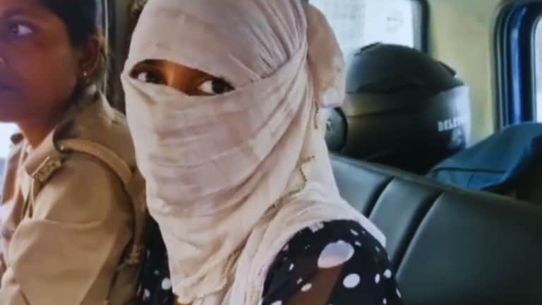 घरवालों को नींद की गोली खिलाती, प्रेमी के लिए बेगुनाह का कत्ल कराती मुरादाबाद की ये स्वाति वीडियो में बन गई एकदम मासूम! Moradabad News: Swati