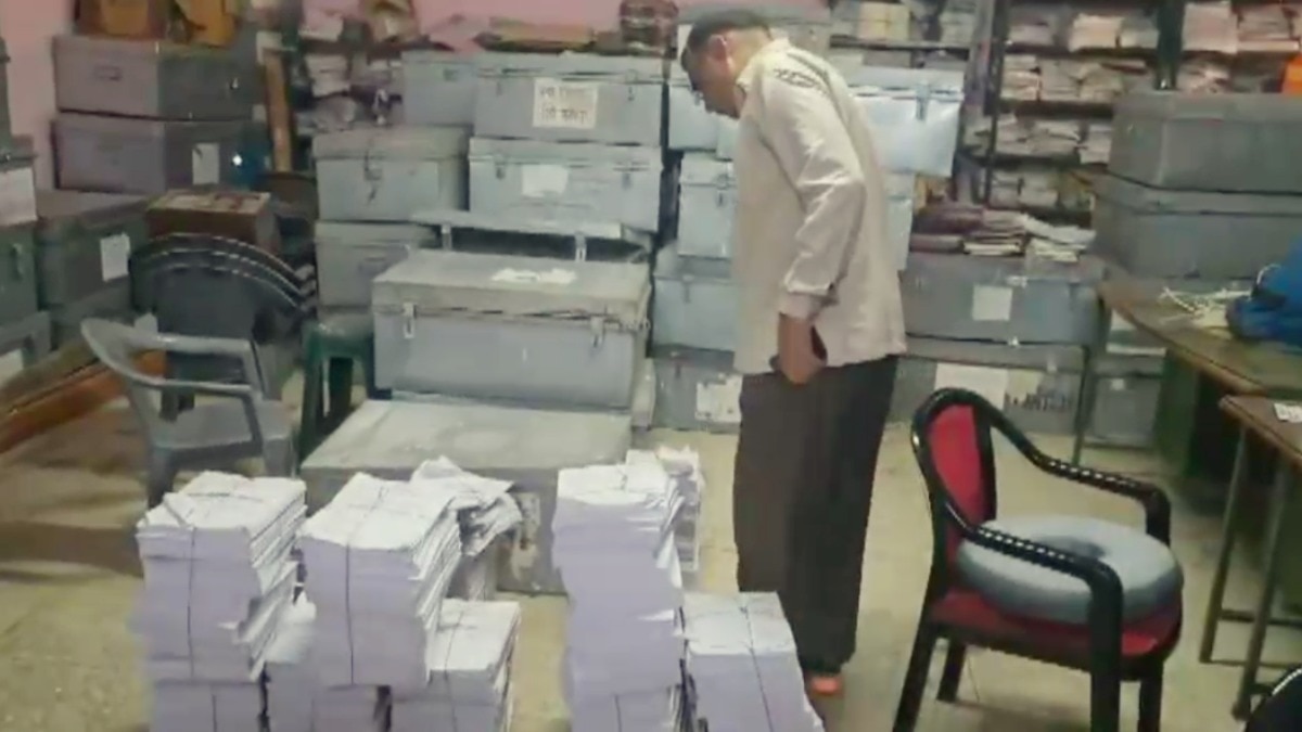 झांसी में पंचायत चुनाव की वोटर लिस्ट में पाए गए 1.75 लाख फर्जी वोटर्स, अखिलेश का भी आया ट्वीट, ये केस क्या है?