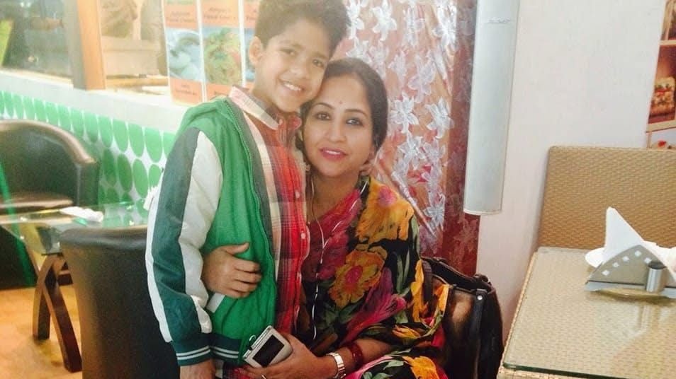 फाइल फोटो: भानवी सिंह अपने बड़े बेटे शिवराज के साथ
