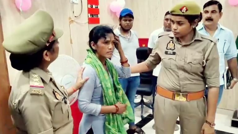 राजवीर सिंह यादव के कहने पर गानों में मां दुर्गा के लिए भद्दी बातें करती थी सरोज सरगम, कौन है ये शख्स? Singer Saroj Sargam, Singer Saroj Sargam news, Singer Saroj Sargam video, inflammatory video on ma durga, Mirzapur, Mirzapur news, Mirzapur police, who is Rajveer Singh Yadav