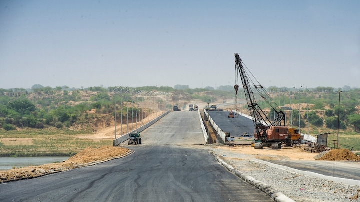 594 KM लंबे गंगा एक्सप्रेसवे को जोड़ा जाएगा आगरा और बुंदेलखंड एक्सप्रेसवे से, राजस्थान तक सफर में होगी आसानी UP Ganga Expressway Update