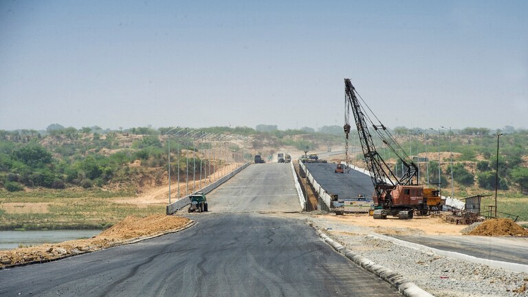 594 KM लंबे गंगा एक्सप्रेसवे को जोड़ा जाएगा आगरा और बुंदेलखंड एक्सप्रेसवे से, राजस्थान तक सफर में होगी आसानी UP Ganga Expressway Update