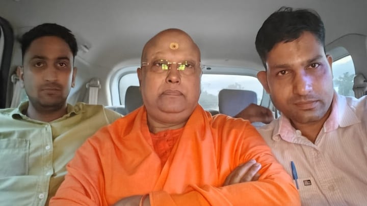 स्वयंभू संत चैतन्यानंद सरस्वती आगरा के होटल से अरेस्ट, 17 लड़कियों के यौन शोषण-अश्लीलता के आरोप, कौन है ये शख्स? Chaitanyanand Saraswati Arrest