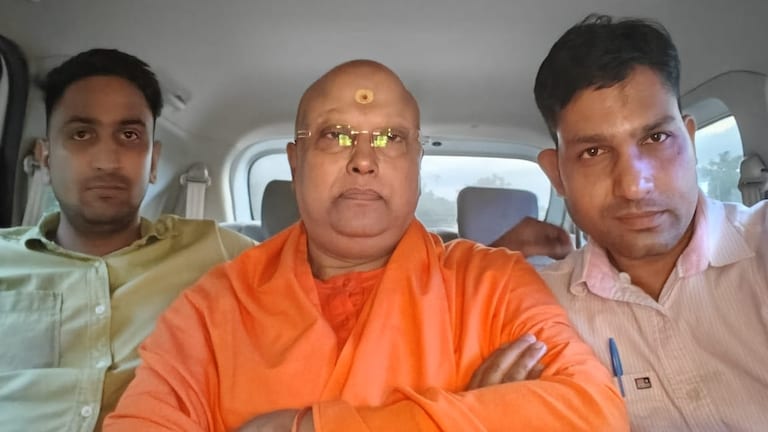 स्वयंभू संत चैतन्यानंद सरस्वती आगरा के होटल से अरेस्ट, 17 लड़कियों के यौन शोषण-अश्लीलता के आरोप, कौन है ये शख्स? Chaitanyanand Saraswati Arrest