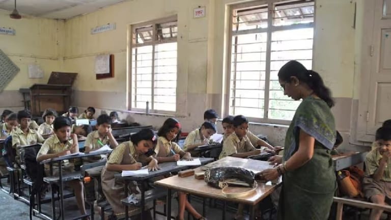 गोरखपुर सैनिक स्कूल में टीचर और क्लर्क के कई पदों पर निकली भर्ती, सैलरी और सारी डिटेल यहां जानिए UP Tak