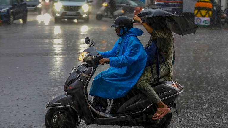 UP Weather Update: यूपी में फिर पलटेगा मौसम... 29 सितंबर को इन 30+जिलों में होगी मॉनसूनी बारिश, बिजली गिरने की चेतावनी जारी UP Weather Update