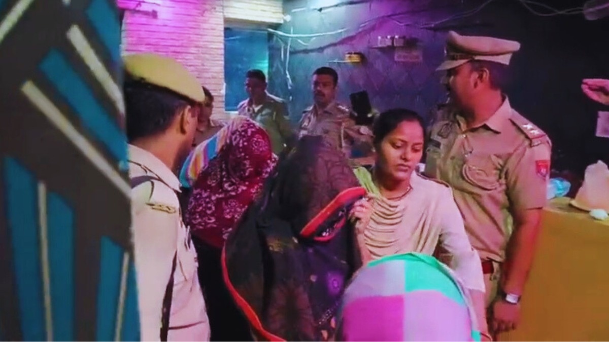 मुजफ्फरनगर के क्रिस्टल स्पा में ये 4 लड़कियां मिलीं... क्या चल रहा था इसके अंदर?