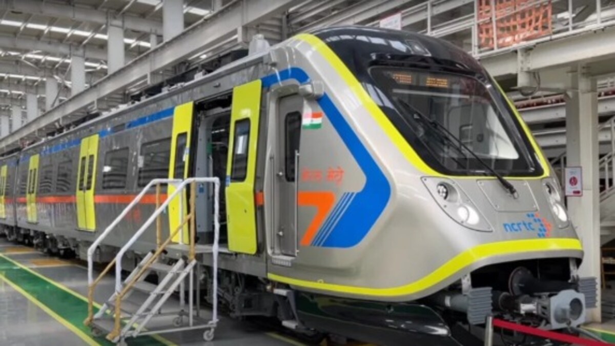 तस्वीरों में देखें अंदर से कैसी दिखती है मेरठ मेट्रो Meerut Metro
