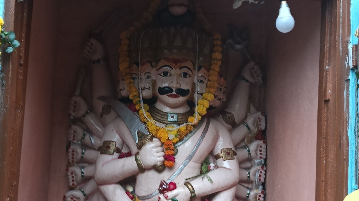 दशहरा पर कानपुर में होती है रावण की पूजा, इस मंदिर के कपाट खुलते हैं साल में एक बार... ये है 100 साल पुरानी कहानी Kanpur News