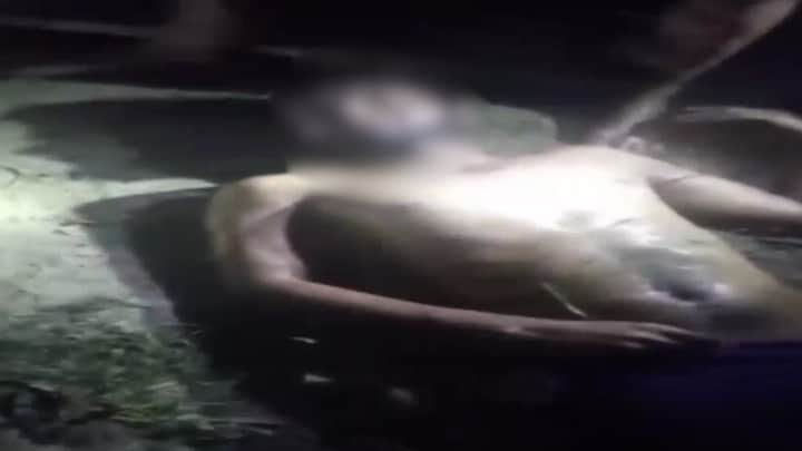 लखीमपुर खीरी में विधवा प्रेमिका से मिलने पहुंचा था राजू यादव, महिला के घरवालों ने उसे नंगा कर गर्म तवे पर बिठाया, मुंह पर पेशाब किया Shocking crime in Lakhimpur Kheri