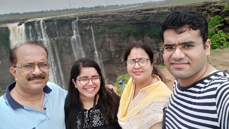 प्रयागराज की बेटी ऊर्जा रहेजा ने इस तरह पढ़ाई कर IES परीक्षा में हासिल की Rank-2, ये है उनकी पूरी कहानी Oorja Raheja