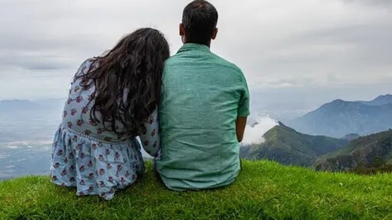 प्रयागराज में रिश्ते के खिलाफ थे घर वाले फिर शिवम और उसकी प्रेमिका ने उठा लिया ये गलत कदम सांकेतिक तस्वीर