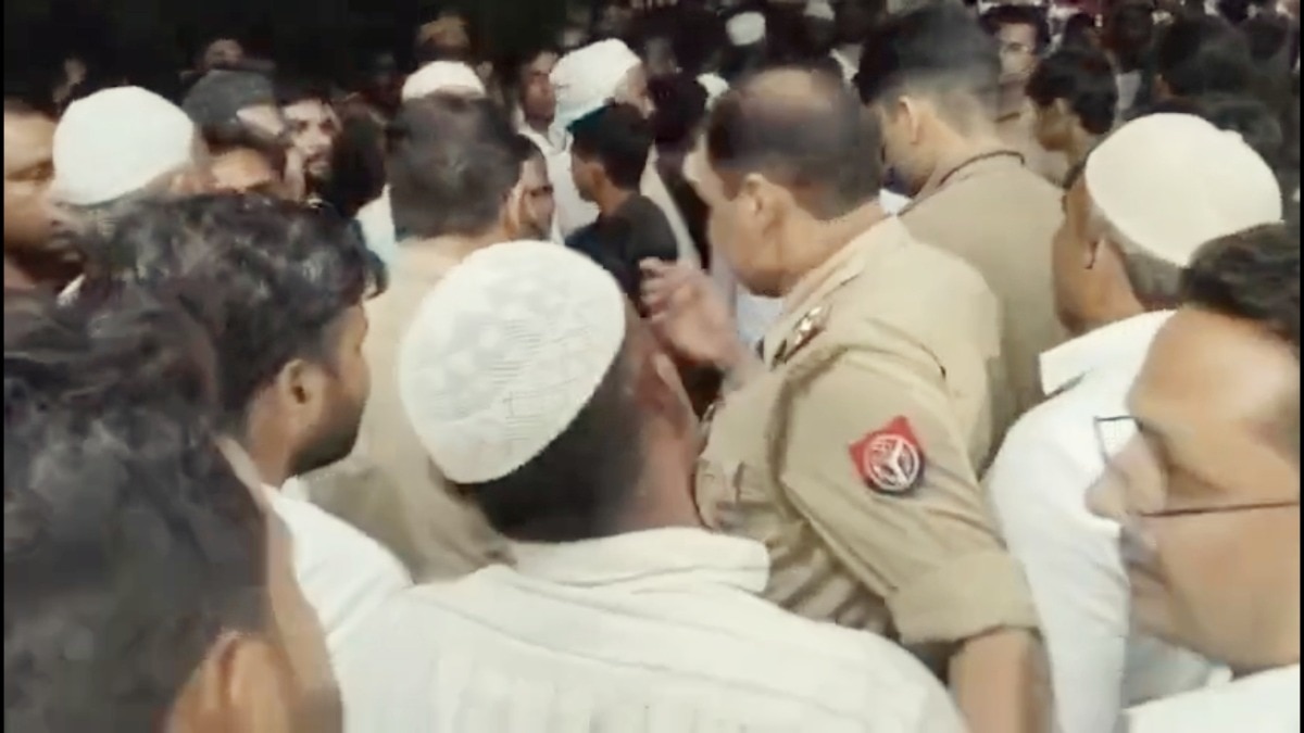 Hapur, hapur news, Hapur Police, Chaos erupts at engagement party, fried fish, Hapur fried fish clash, हापुड़, मछली फ्राई, सगाई, यूपी न्यूज