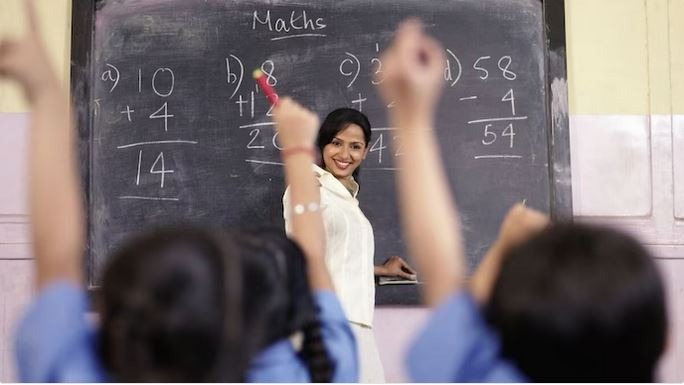 teacher in class:सांकेतिक तस्वीर