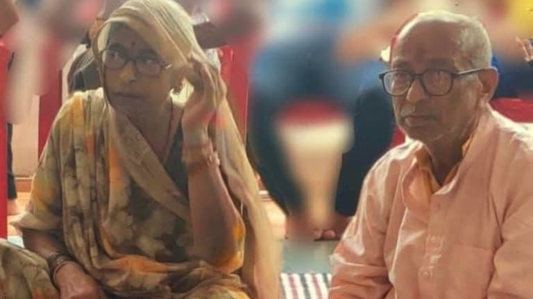 12 घंटे के अंदर झांसी के बुजुर्ग पति-पत्नी ने तोड़ा था दम, एक साथ उठी दोनों की अर्थी, भोलेनाथ के थे भक्त Jhansi, Jhansi news, Jhansi viral news, up news, up viral news, झांसी, झांसी न्यूज, झांसी वायरल न्यूज, झांसी क्राइम, यूपी न्यूज