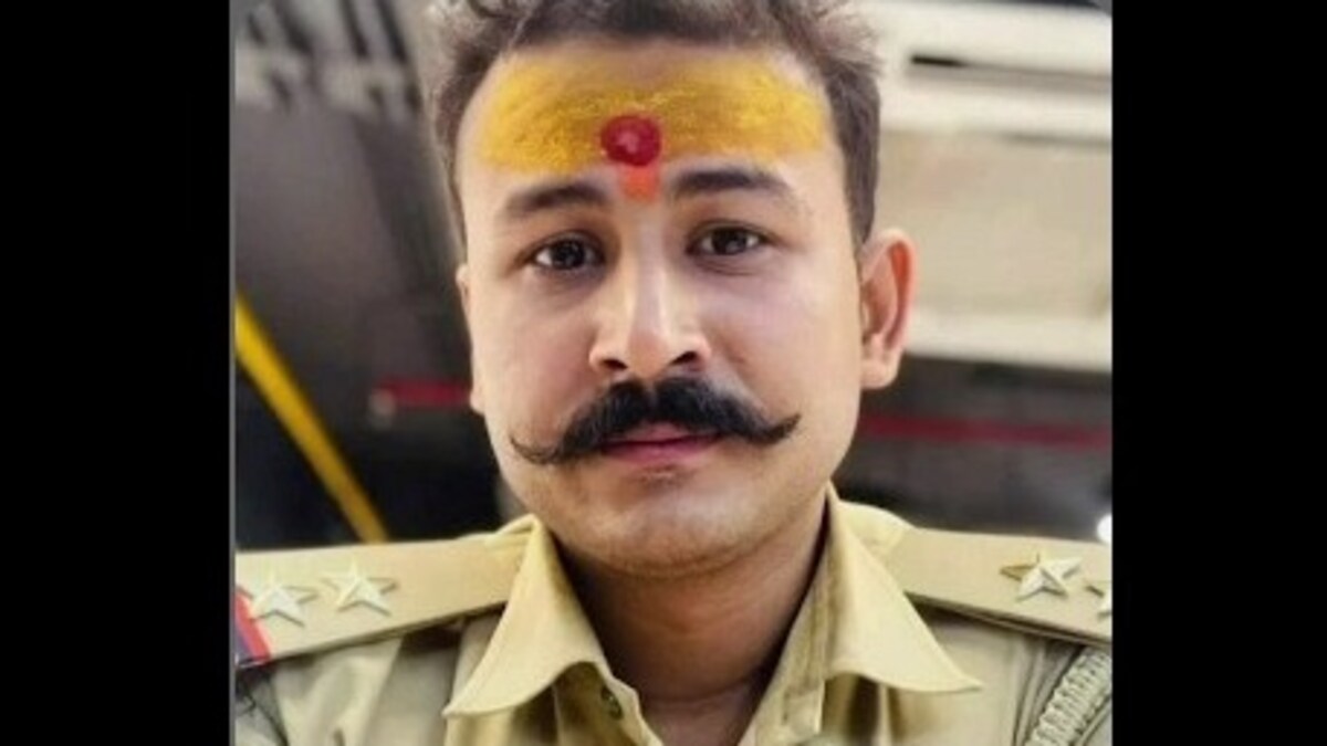 कानपुर में दारोगा अमित त्रिपाठी ने इस बात पर छात्र को खूब पीटा, मूछों पर ताव देते हुए गालियां दी... बोला- बेहोश कर दूंगा SI Amit Vikaram Tripathi