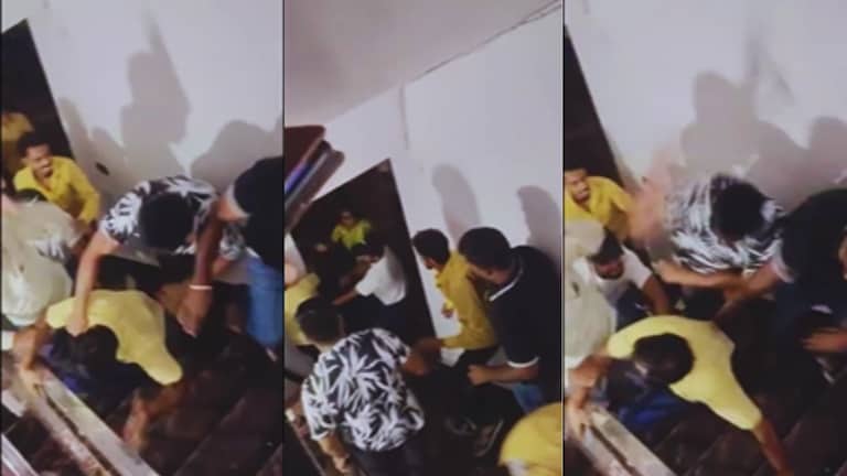 बलिया में कई घंटों से इलाज का इंतजार कर रहा था मरीज और आते ही उसे पीटने लगा डॉक्टर! चिल्लाती पत्नी का भी वीडियो आया Ballia News