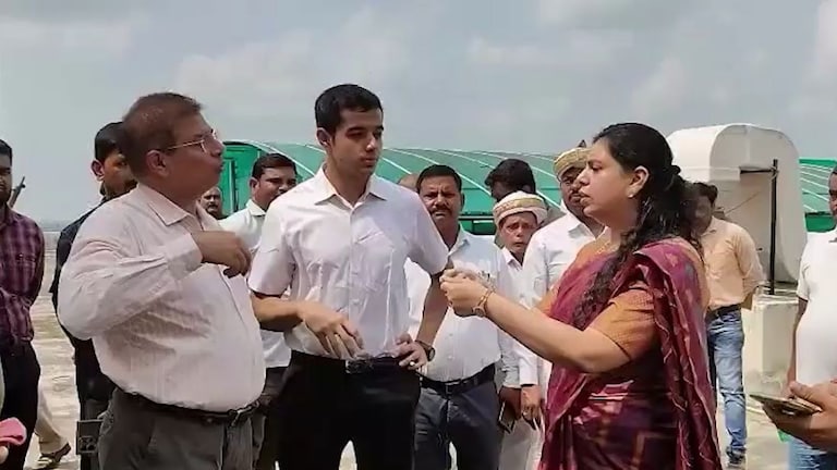 देवरिया मेडिकल कॉलेज की पानी टंकी में सड़ रहा था शव, इस हाल में मिली बॉडी किसकी है? देवरिया मेडिकल कॉलेज की पानी की टंकी में मिली थी लाश. (Photo: ITG)