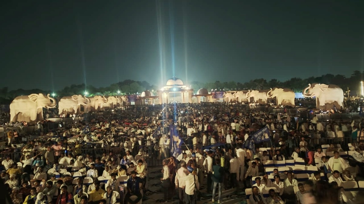 मायावती की लखनऊ रैली में भोर में 4.30 बजे दिखा कुछ ऐसा नजारा, इतनी भारी भीड़ जुट आई