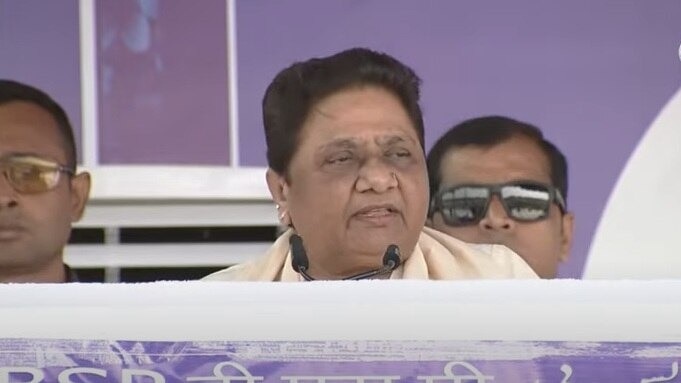 बसपा की महारैली में मायावती सपा-कांग्रेस पर हुईं हमलावर, भाजपा सरकार की ये तारीफ करते हुए उसे भी घेरा