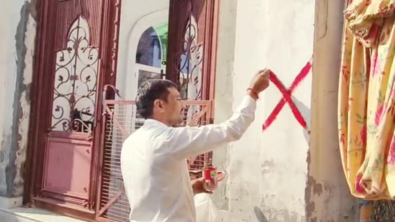 मस्जिद समेत 40 मकानों पर बनाया गया लाल निशान…संभल में चलेगा फिर बुलडोजर? प्रशासन और सपा MLA आमने-सामने Sambhal, Sambhal news, Sambhal police, sambhal bulldozer action, sambhal bulldozer action news, sambhal bulldozer news, up news, संभल, संभल मस्जिद, संभल न्यूज, संभल बुलडोजर एक्शन, यूपी न्यूज