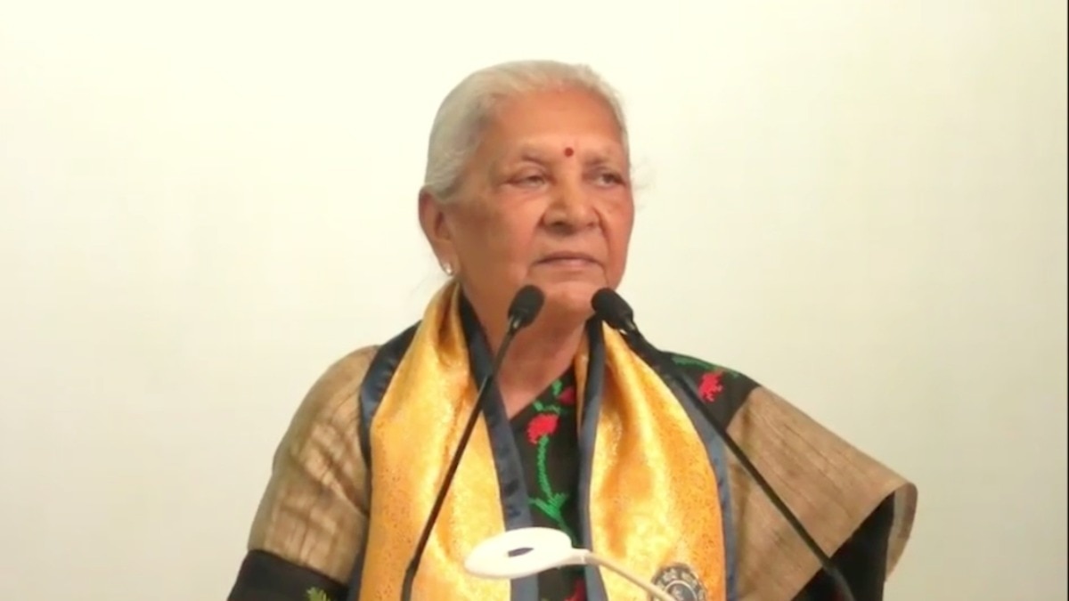 आनंदी बेन पटेल ने लिव इन रिलेशन पर ऐसा क्या कह दिया कि वीडियो वायरल हुआ! देखिए Varanasi. Governor Anandiben Patel. Anandiben Patel News. Varanasi News. UP News, वाराणसी. राज्यपाल आनंदीबेन पटेल. आनंदीबेन पटेल न्यूज. वाराणसी न्यूज. यूपी न्यूज